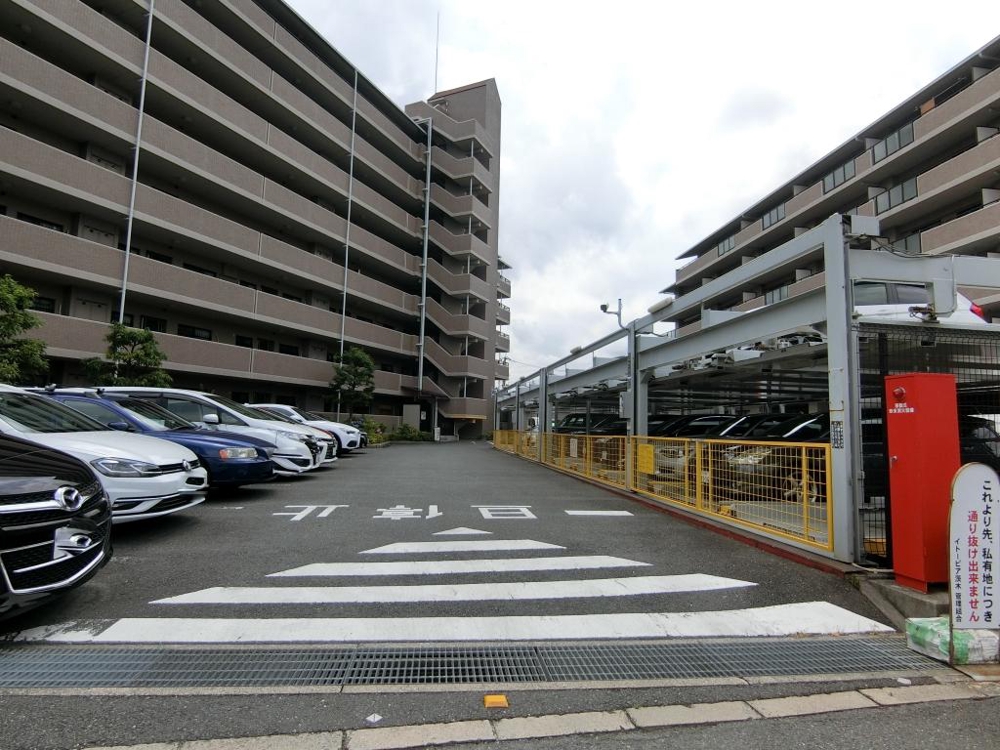 27/30 駐車場