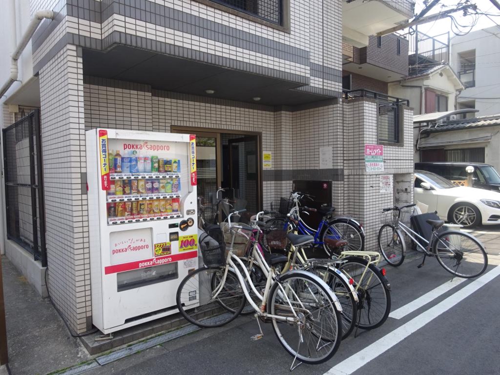 23/30 エントランス