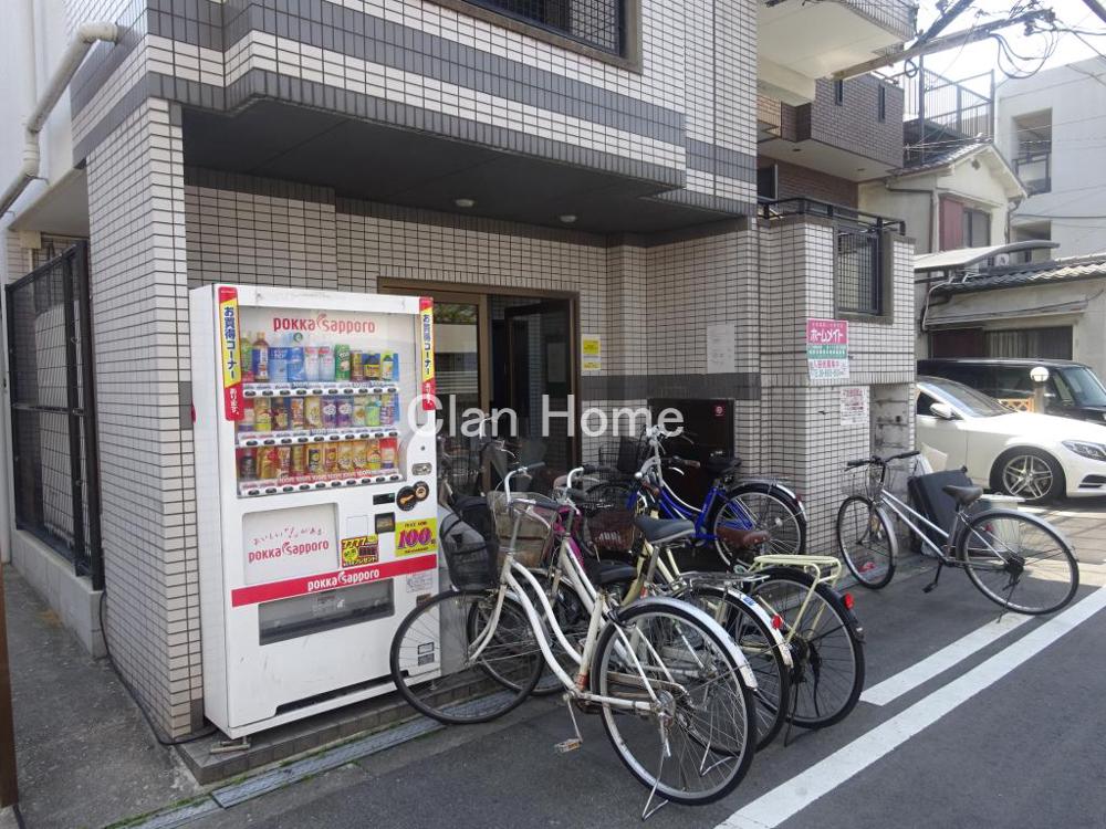 23/30 エントランス