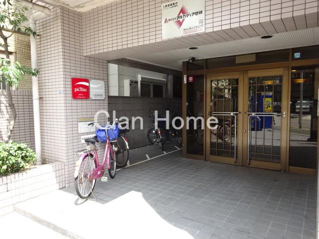 28/30 エントランス