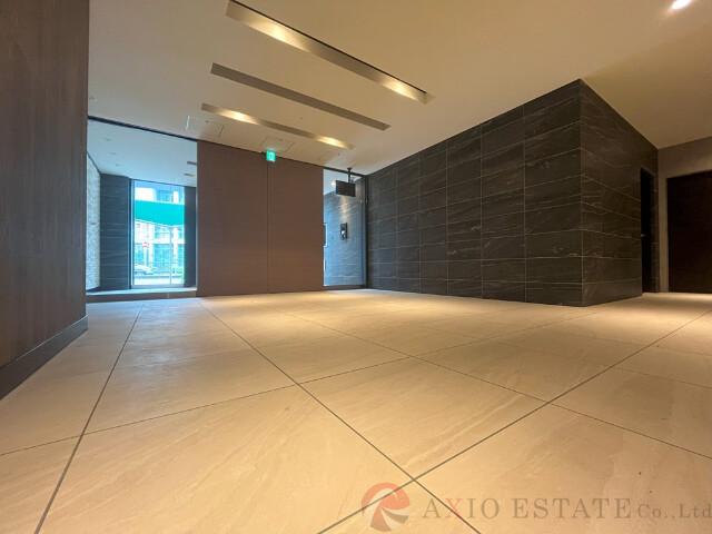 28/30 エントランス