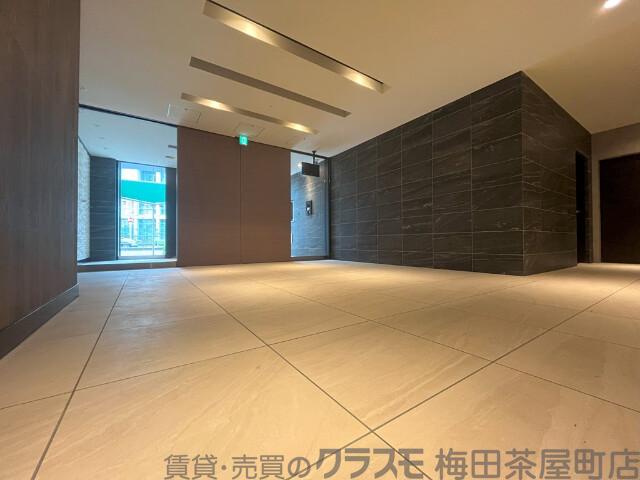 28/30 エントランス