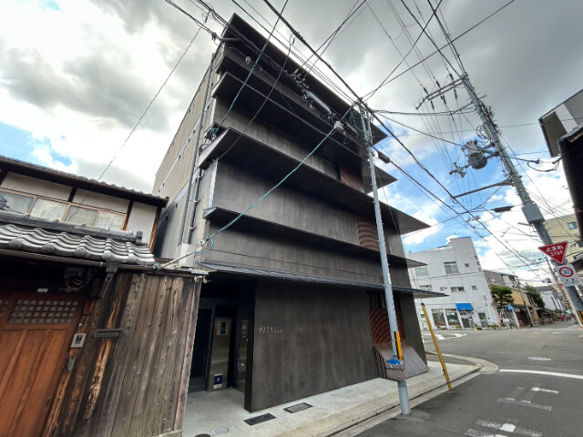 23/24 エントランス