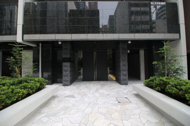 28/30 エントランス