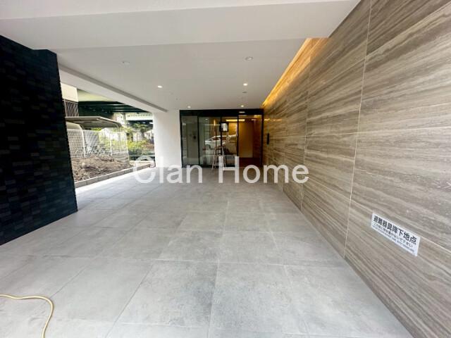 26/30 エントランス