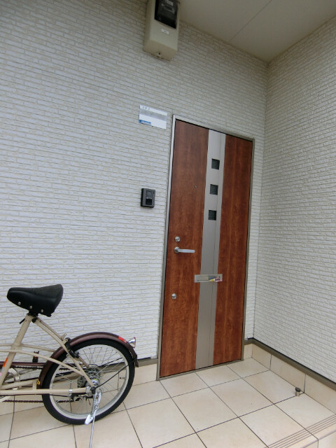 22/27 エントランス