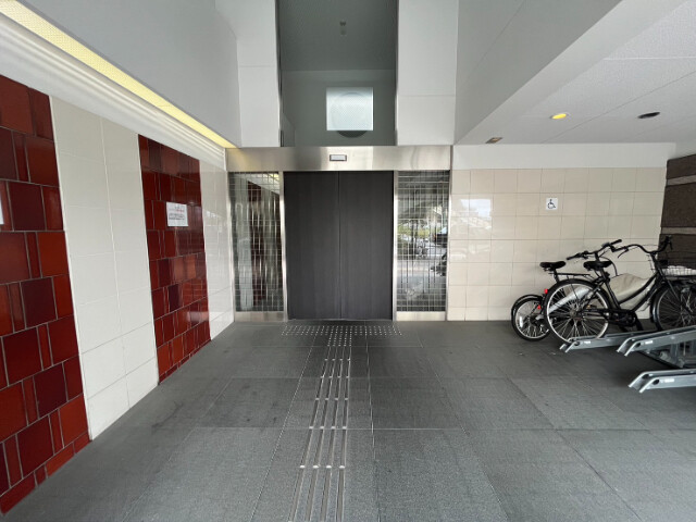 22/30 エントランス