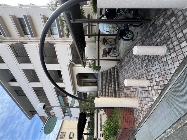 28/30 エントランス