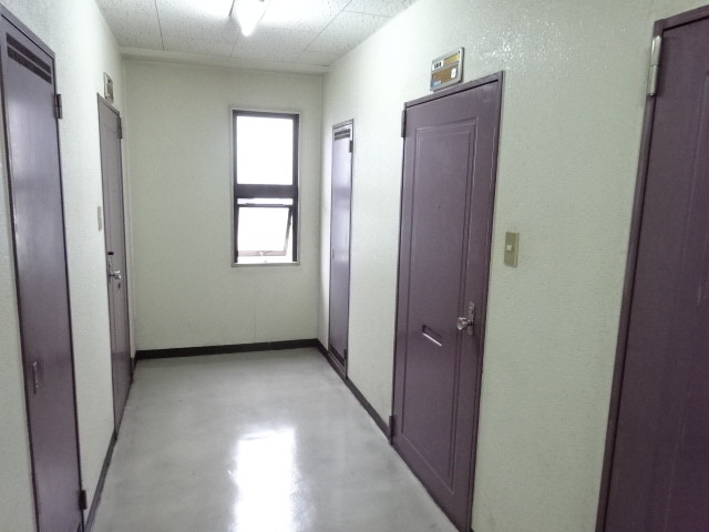 21/30 エントランス