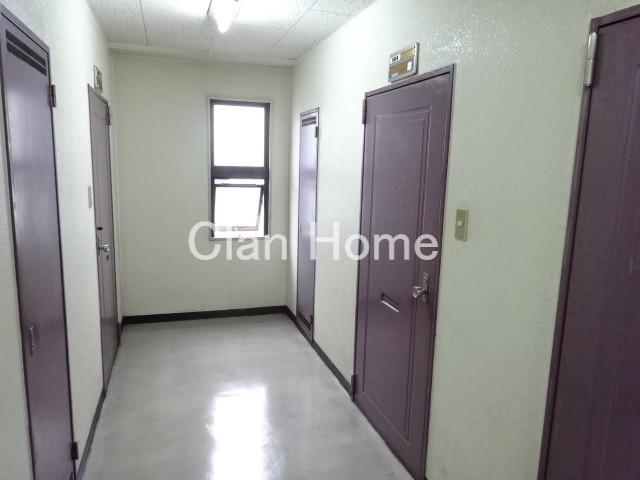 21/30 エントランス