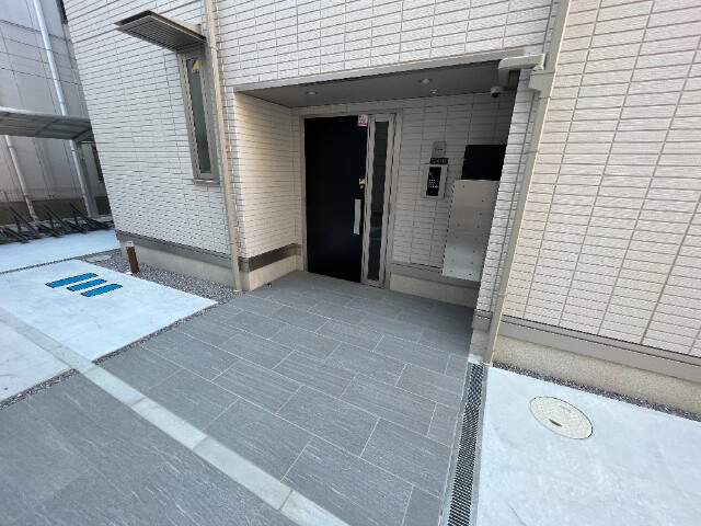 24/30 エントランス