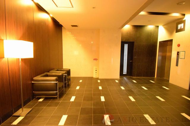 27/30 エントランス