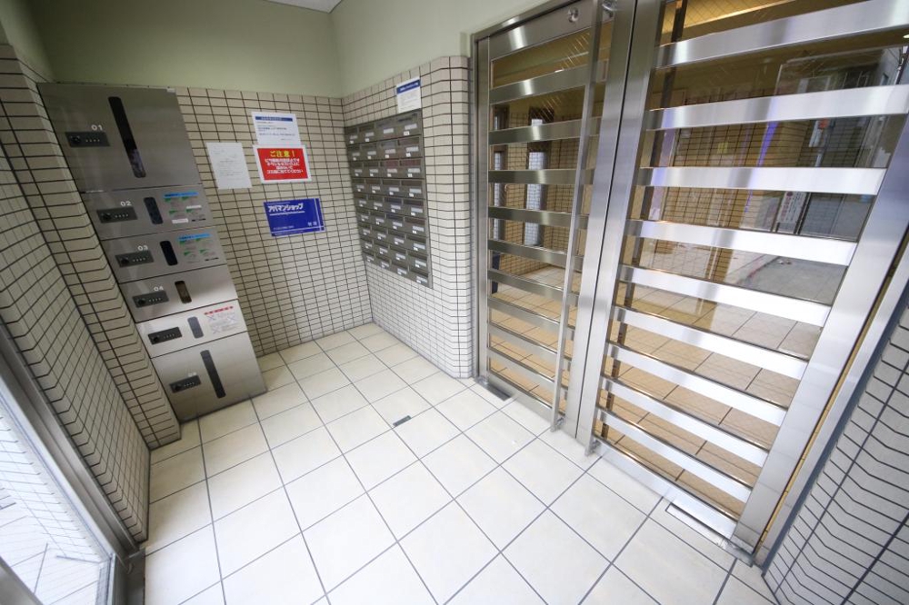 28/30 エントランス