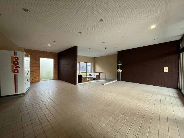 28/30 エントランス