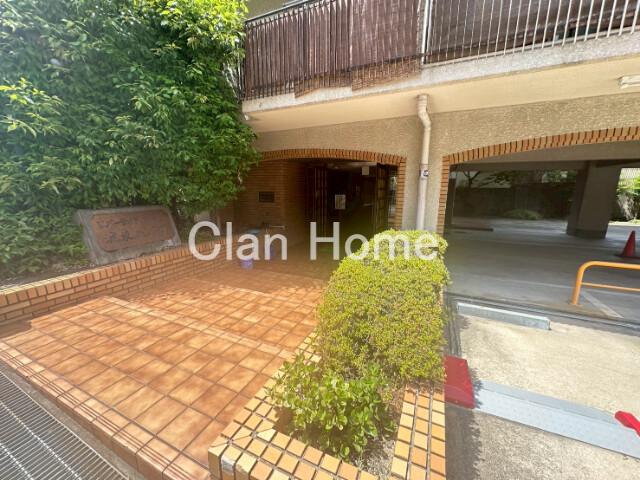 27/30 エントランス