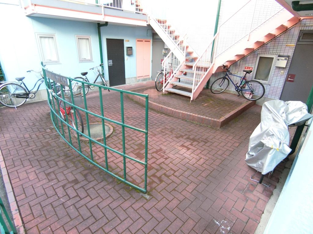 25/30 エントランス