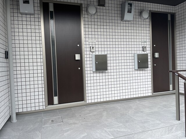 27/30 エントランス