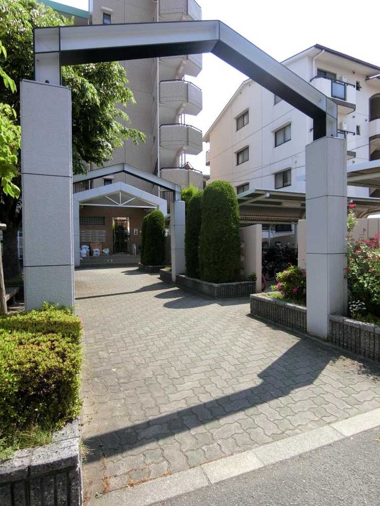 26/30 エントランス