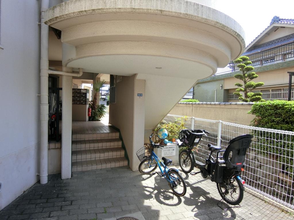 28/30 エントランス