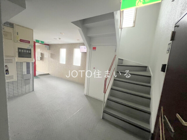 27/30 エントランス