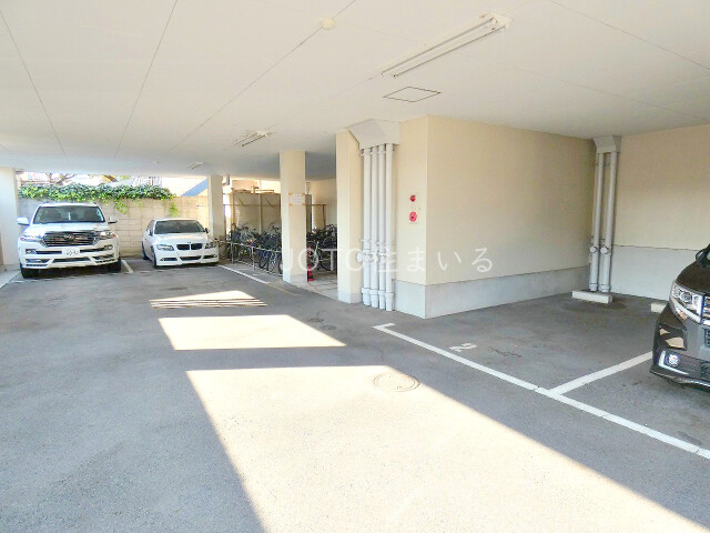 28/30 駐車場