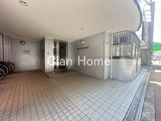 23/30 エントランス