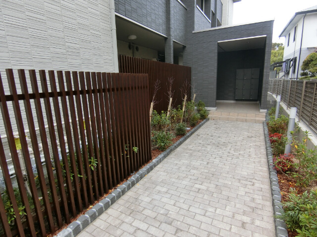 24/30 エントランス