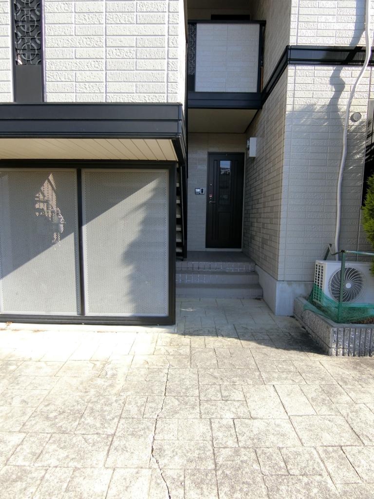 25/29 エントランス