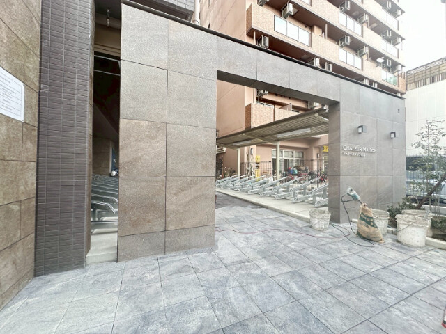 27/30 エントランス