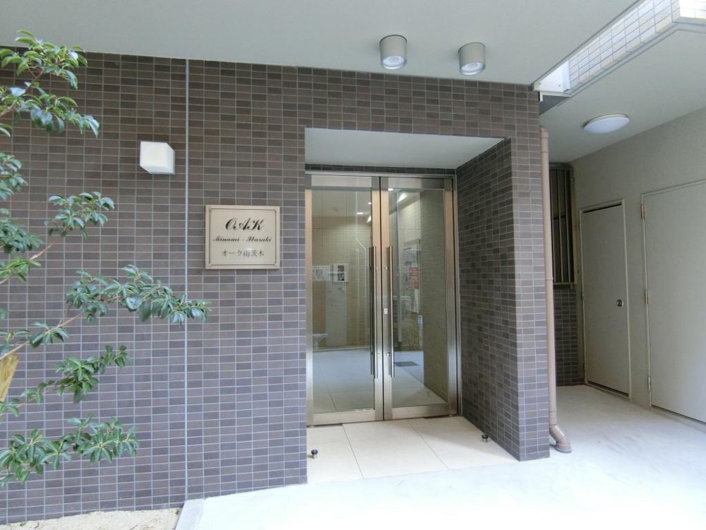 25/30 エントランス