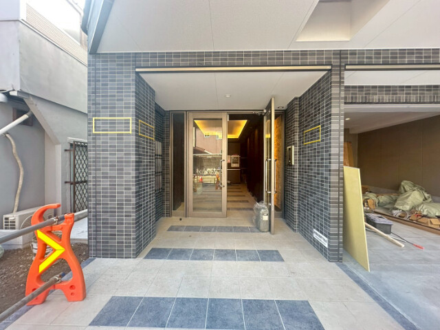 23/30 エントランス