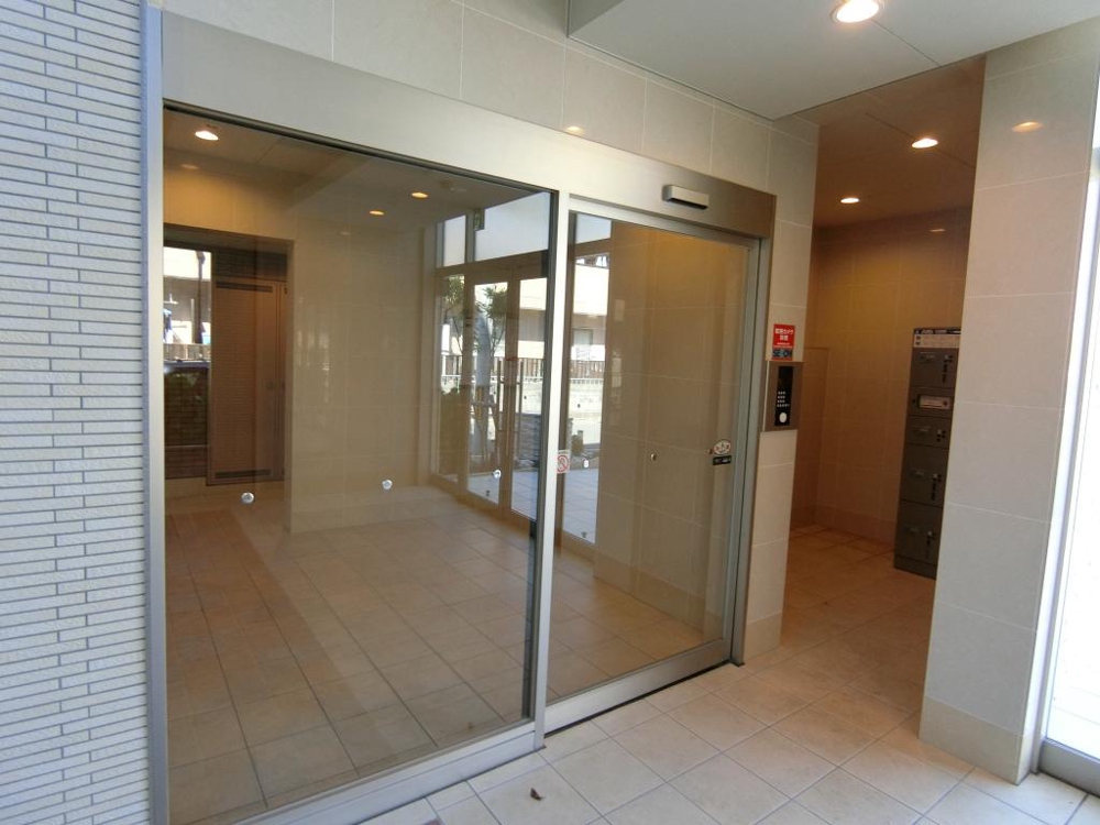 27/30 エントランス