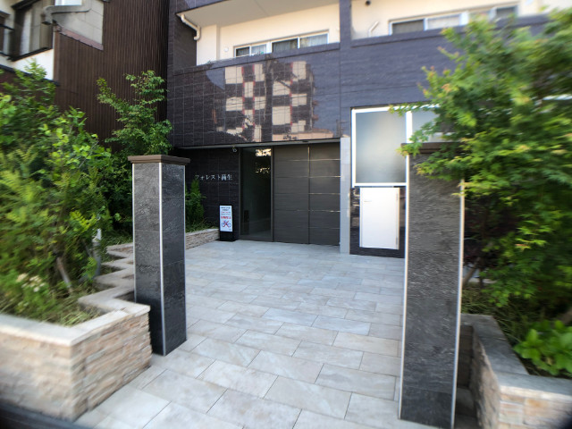 26/30 エントランス