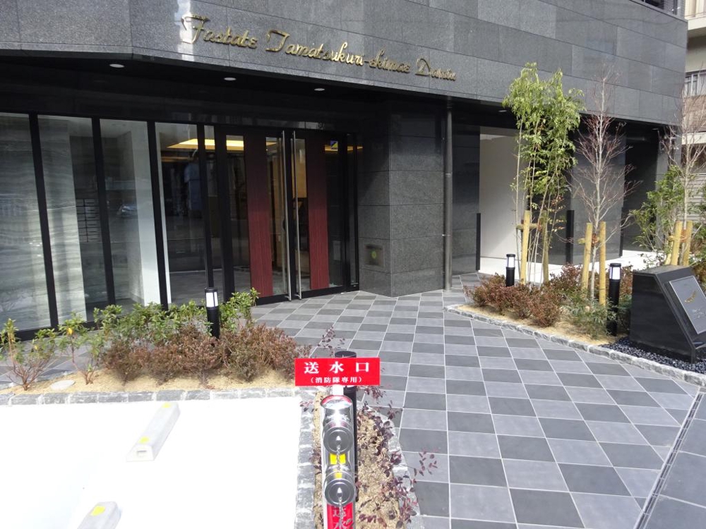 28/30 エントランス