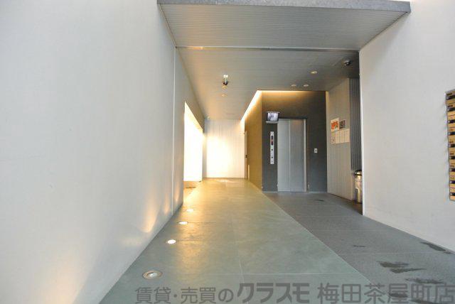 27/30 エントランス