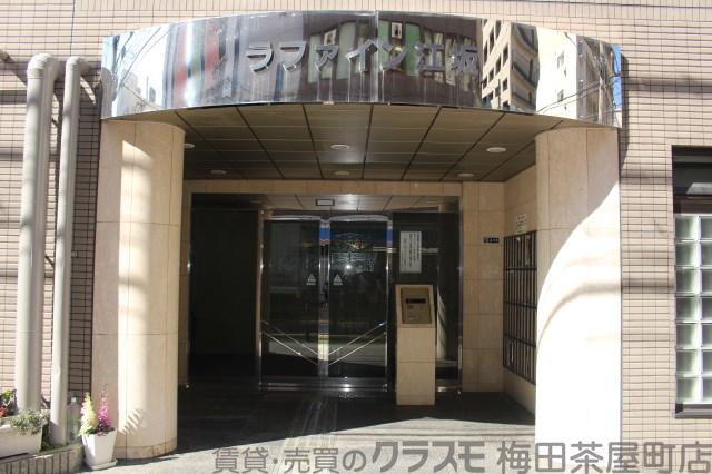 17/30 エントランス