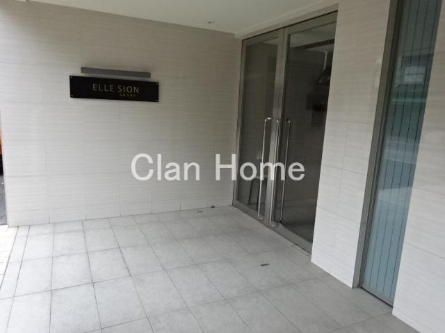 28/30 エントランス