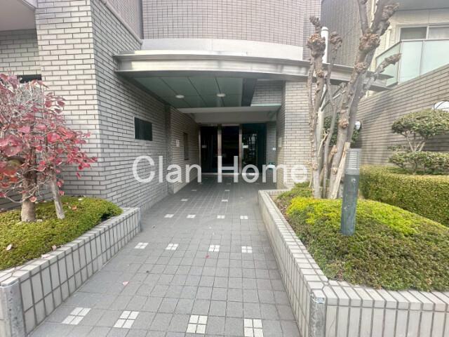 24/30 エントランス