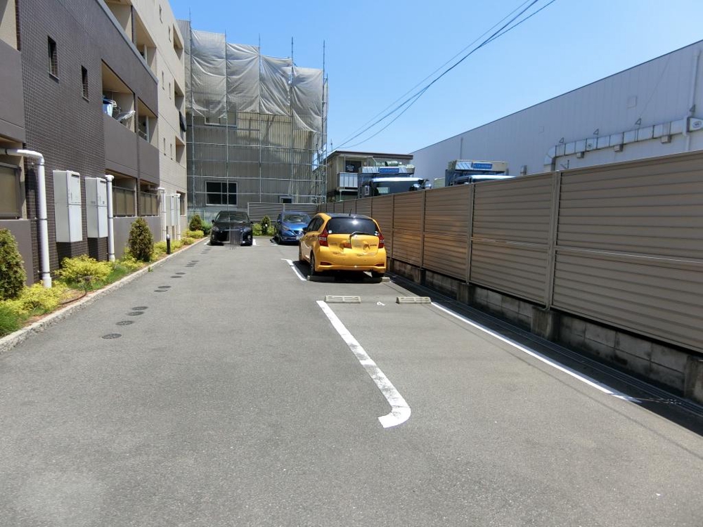 26/30 駐車場