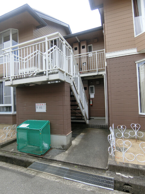 27/30 エントランス