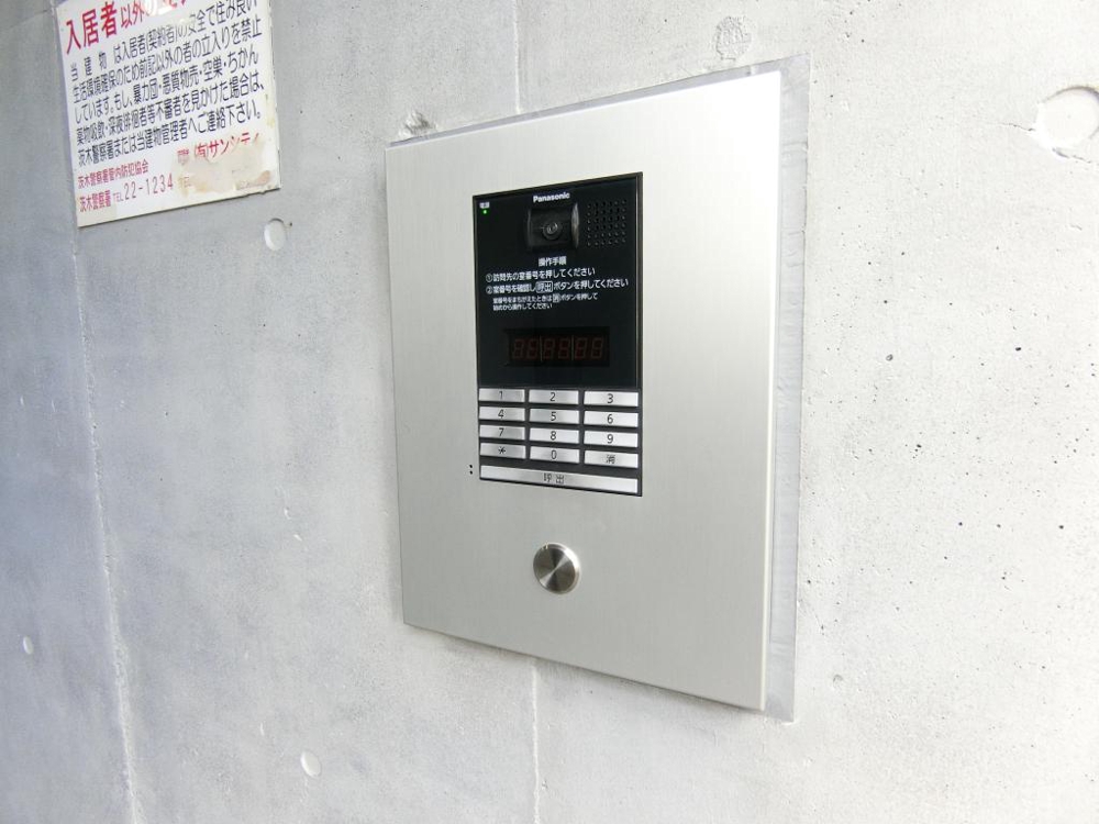 25/30 エントランス