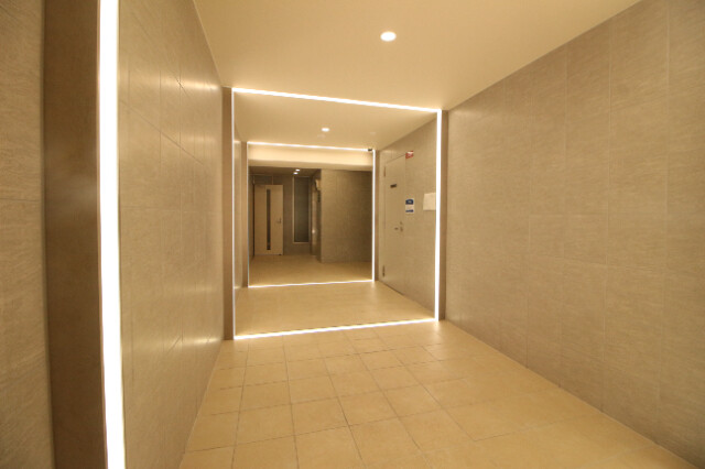 27/30 エントランス