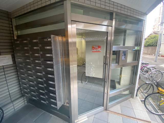 26/30 エントランス