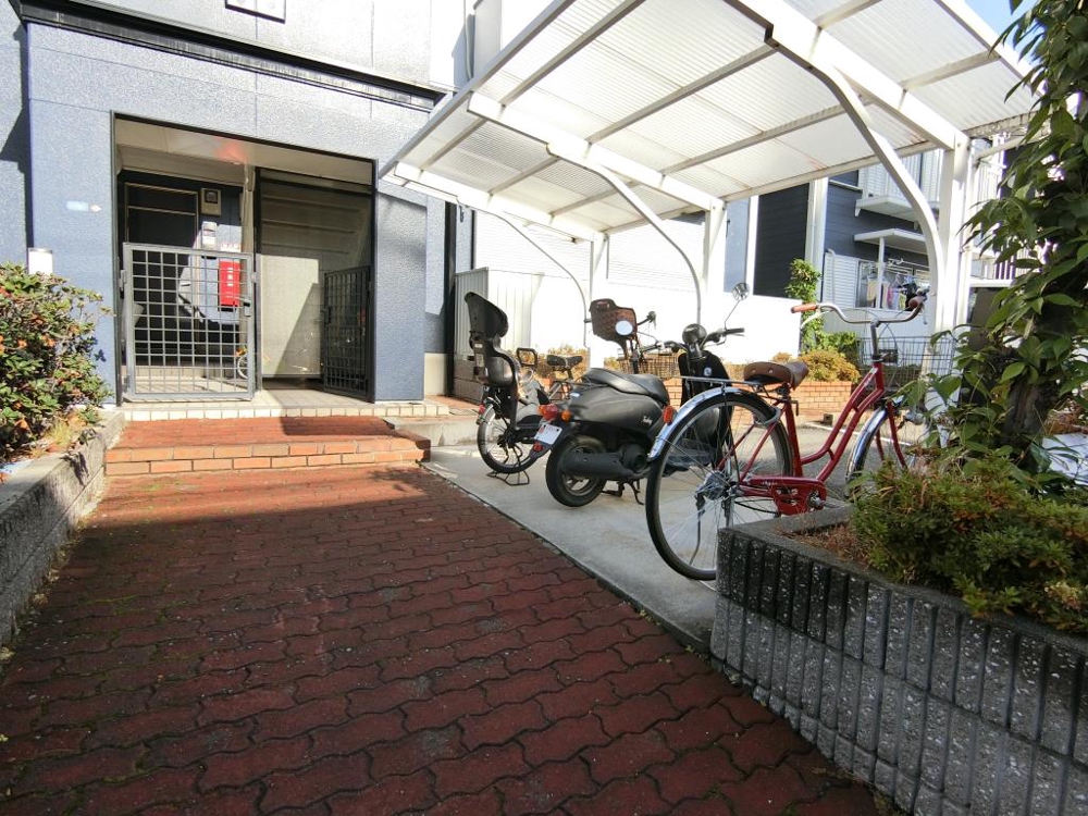 27/30 エントランス