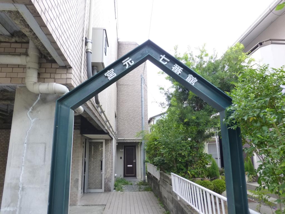 27/30 エントランス