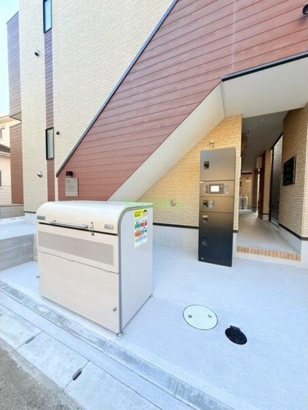 13/18 エントランス