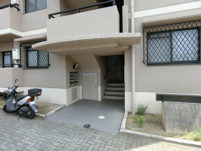 26/30 エントランス