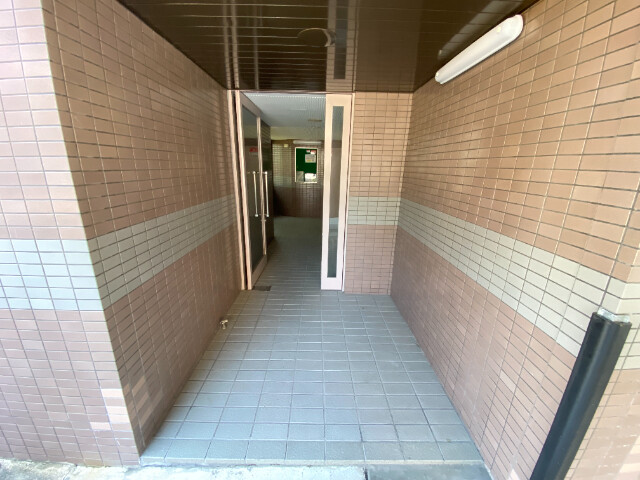 24/30 エントランス