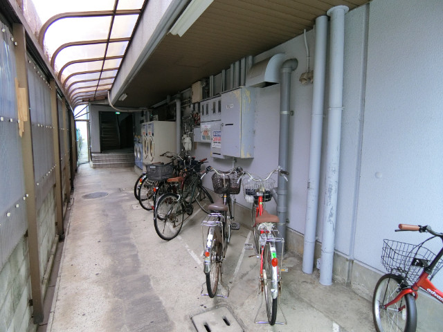 27/30 エントランス