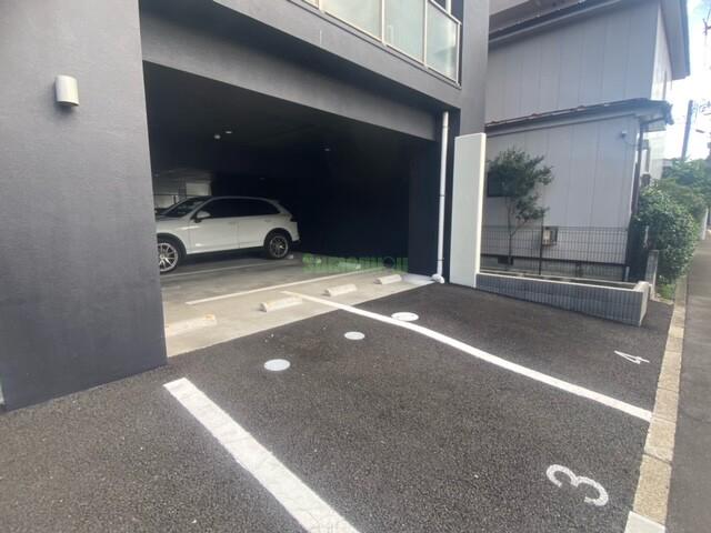 26/30 駐車場